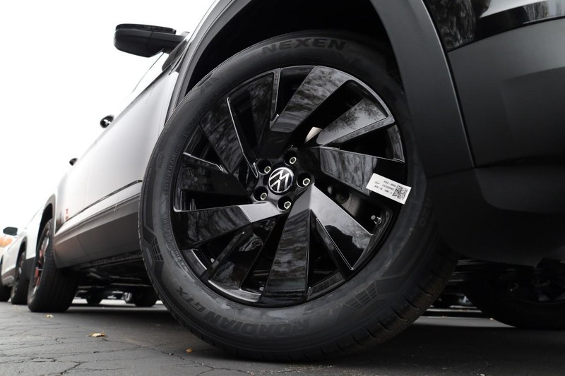 Volkswagen Atlas Vehicle Image 03