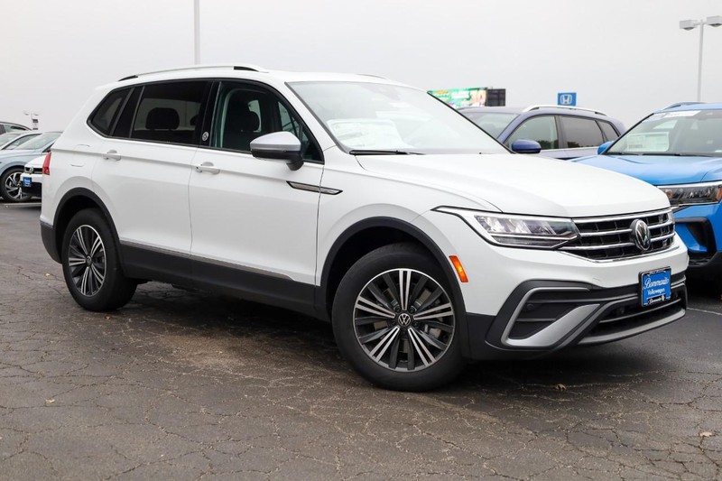 Volkswagen Tiguan Vehicle Image 02
