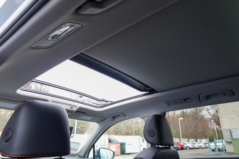 Volkswagen Tiguan Vehicle Image 11