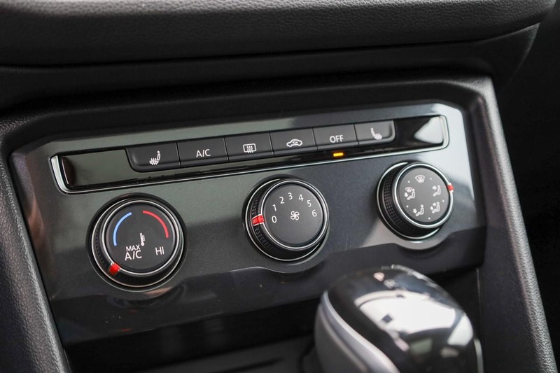 Volkswagen Tiguan Vehicle Image 16