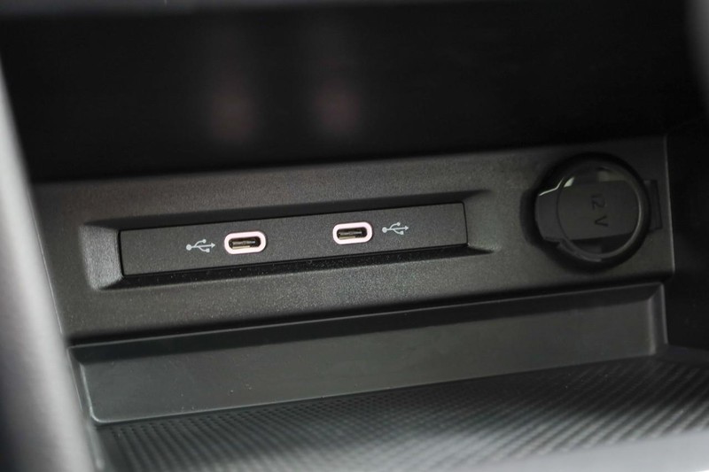 Volkswagen Tiguan Vehicle Image 17