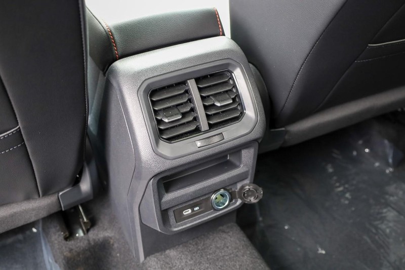 Volkswagen Tiguan Vehicle Image 25