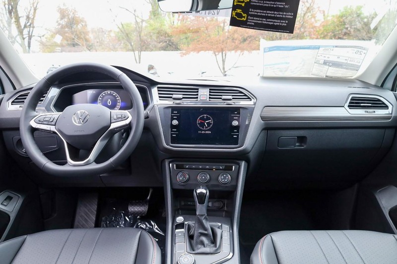Volkswagen Tiguan Vehicle Image 26