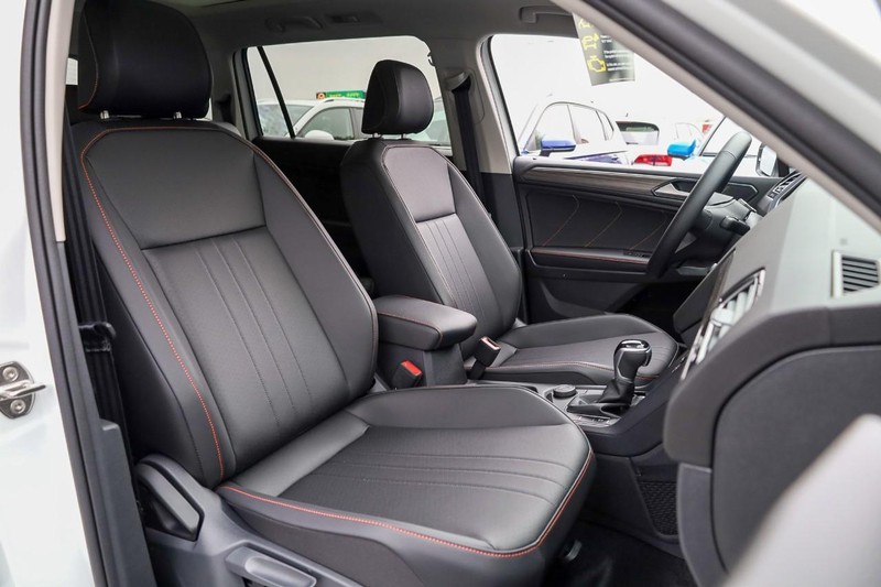 Volkswagen Tiguan Vehicle Image 28