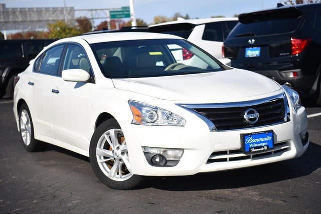 Used 2015 Nissan Altima SV with VIN 1N4AL3AP2FC157423 for sale in Hazelwood, MO