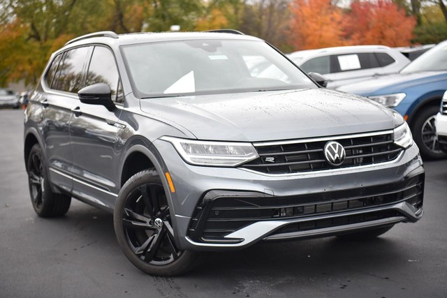 Used 2023 Volkswagen Tiguan SE R-LINE BLACK with VIN 3VVCB7AX3PM134389 for sale in Hazelwood, MO