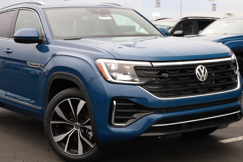 Volkswagen Atlas Cross Sport Vehicle Image 03