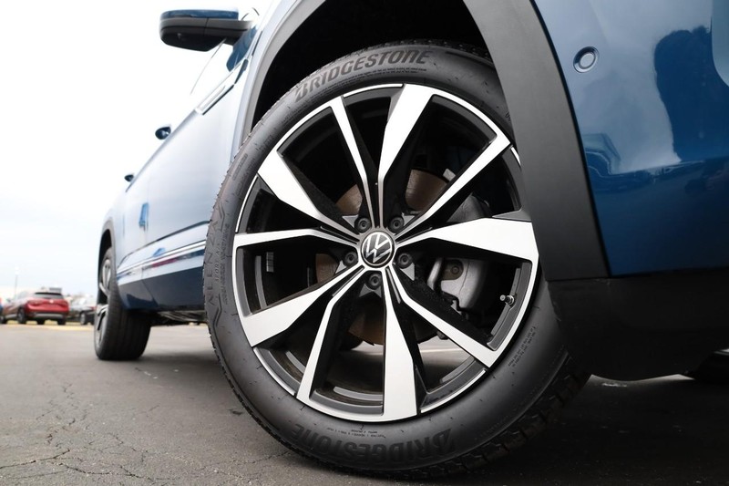 Volkswagen Atlas Cross Sport Vehicle Image 04