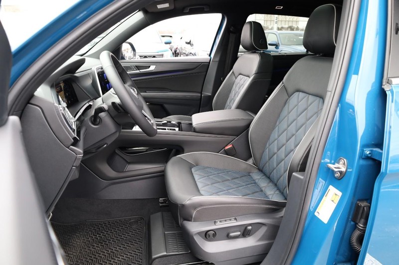Volkswagen Atlas Cross Sport Vehicle Image 10