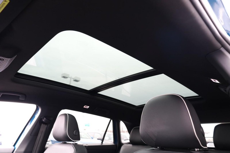 Volkswagen Atlas Cross Sport Vehicle Image 12