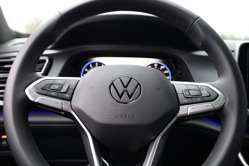Volkswagen Atlas Cross Sport Vehicle Image 14