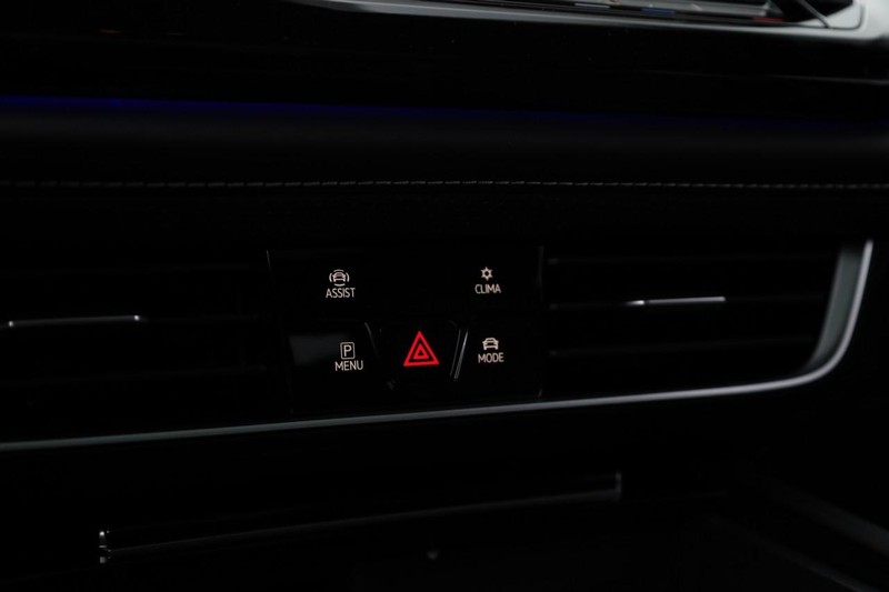 Volkswagen Atlas Cross Sport Vehicle Image 18