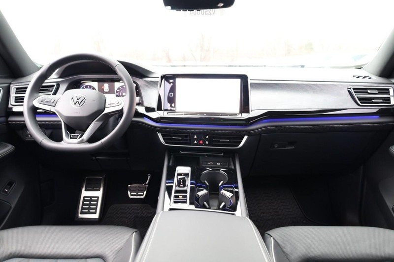 Volkswagen Atlas Cross Sport Vehicle Image 27