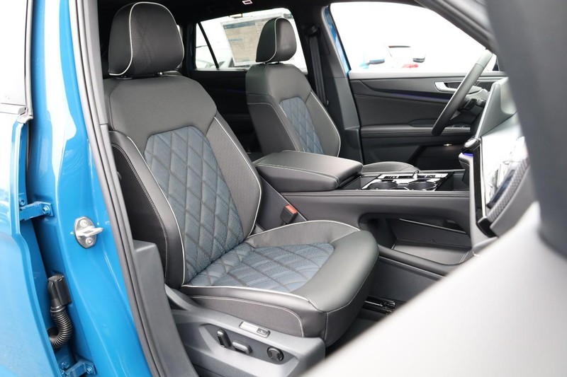 Volkswagen Atlas Cross Sport Vehicle Image 29