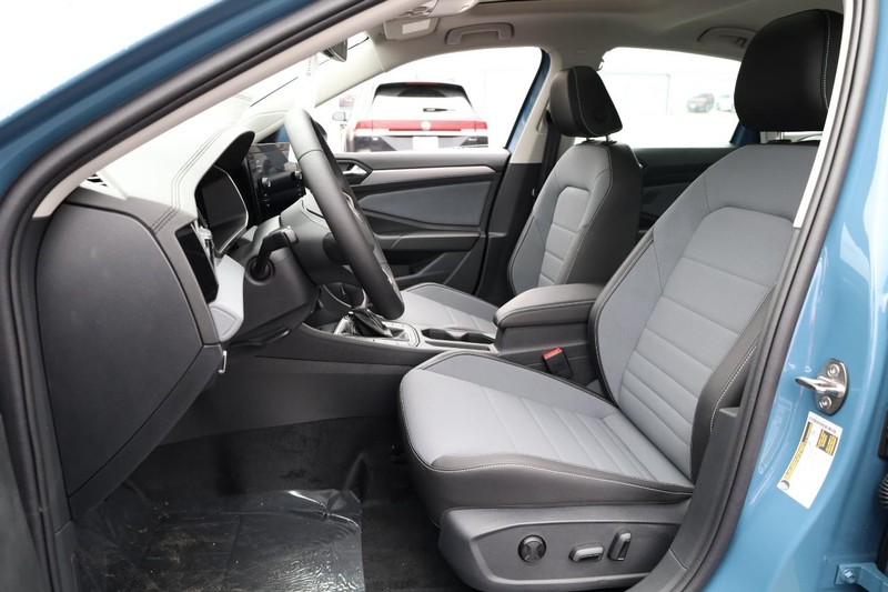 Volkswagen Jetta Vehicle Image 09