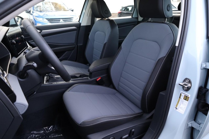Volkswagen Jetta Vehicle Image 09