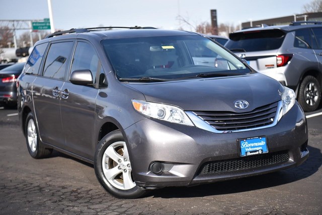 Used 2017 Toyota Sienna LE with VIN 5TDKZ3DC8HS848723 for sale in Hazelwood, MO