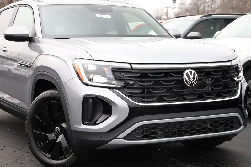 Volkswagen Atlas Cross Sport Vehicle Image 03