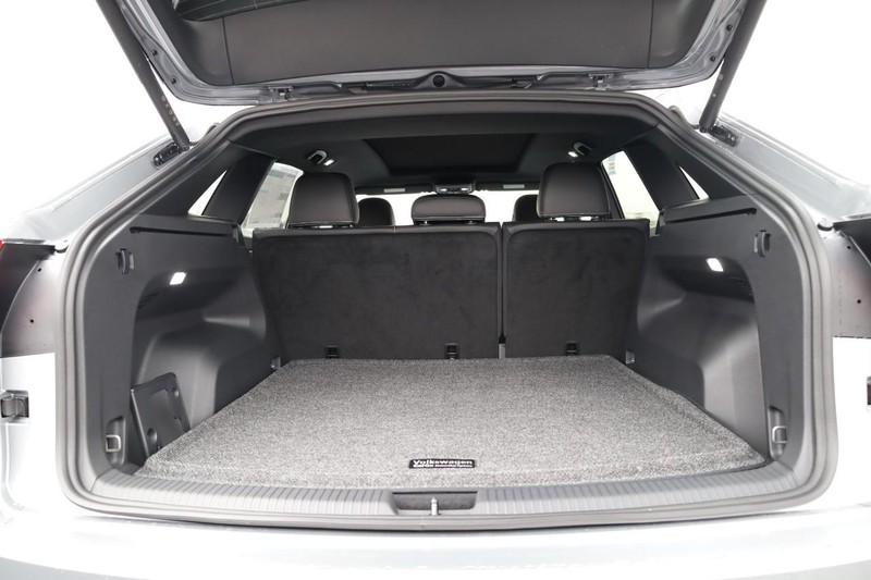 Volkswagen Atlas Cross Sport Vehicle Image 08