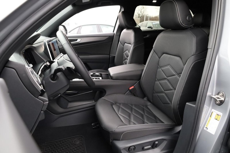 Volkswagen Atlas Cross Sport Vehicle Image 10