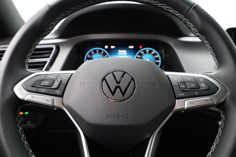 Volkswagen Atlas Cross Sport Vehicle Image 13
