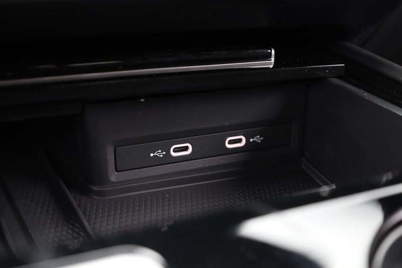 Volkswagen Atlas Cross Sport Vehicle Image 18