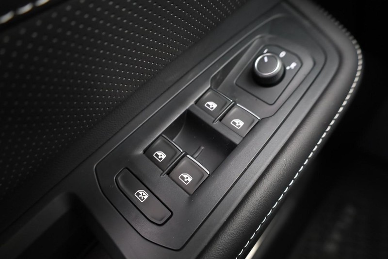 Volkswagen Atlas Cross Sport Vehicle Image 22