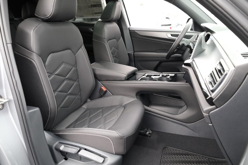 Volkswagen Atlas Cross Sport Vehicle Image 29