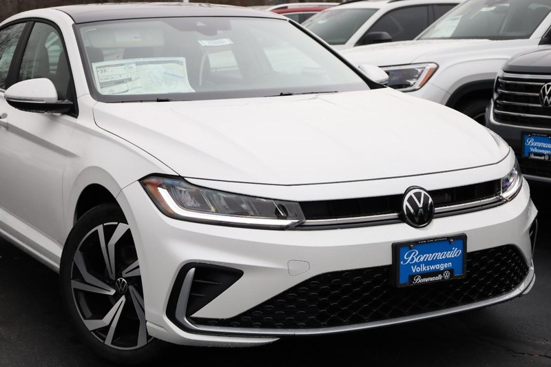 Volkswagen Jetta Vehicle Image 03