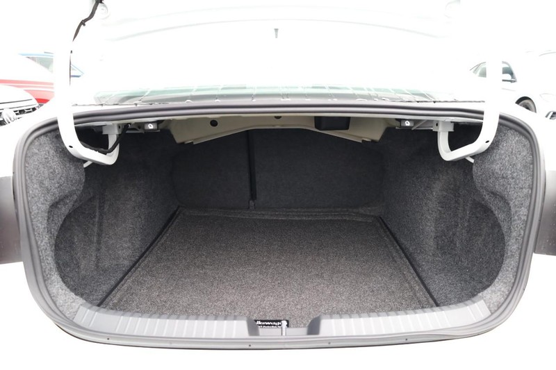 Volkswagen Jetta Vehicle Image 08