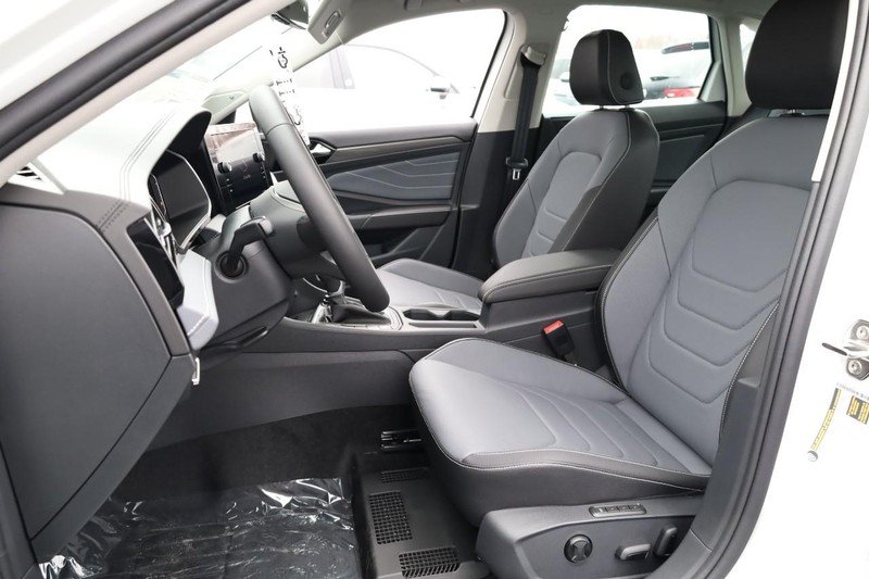 Volkswagen Jetta Vehicle Image 09