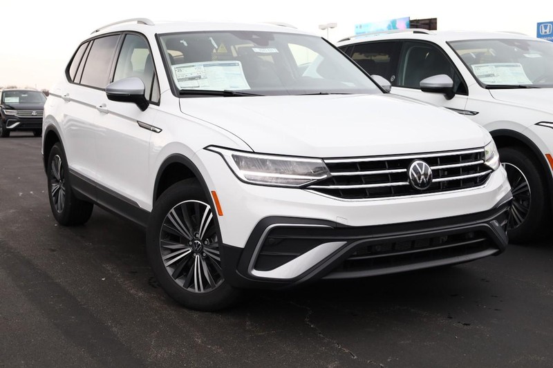 Volkswagen Tiguan Vehicle Image 02