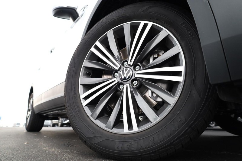 Volkswagen Tiguan Vehicle Image 04