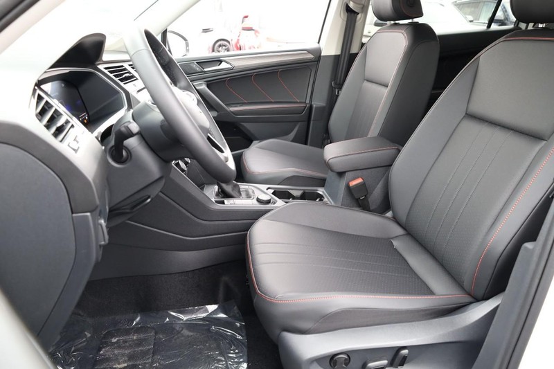 Volkswagen Tiguan Vehicle Image 10