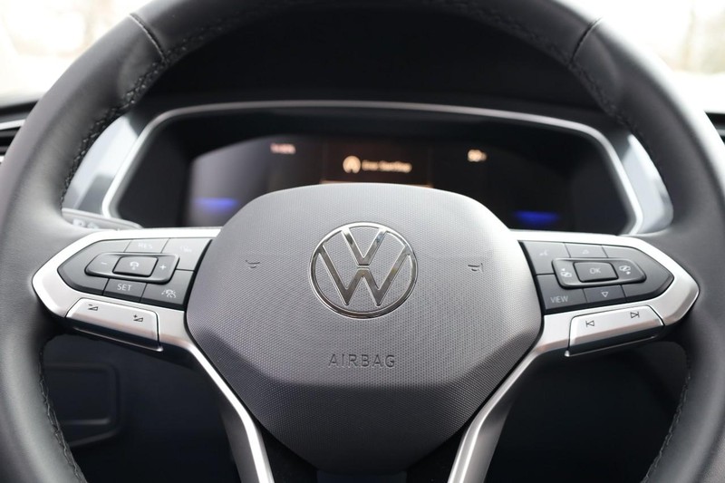 Volkswagen Tiguan Vehicle Image 11