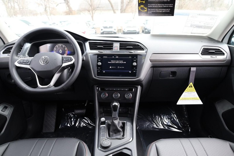 Volkswagen Tiguan Vehicle Image 24