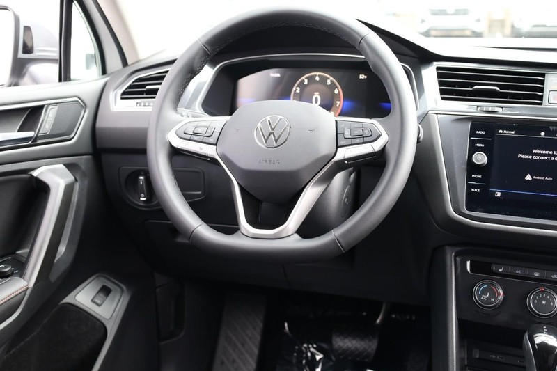 Volkswagen Tiguan Vehicle Image 25