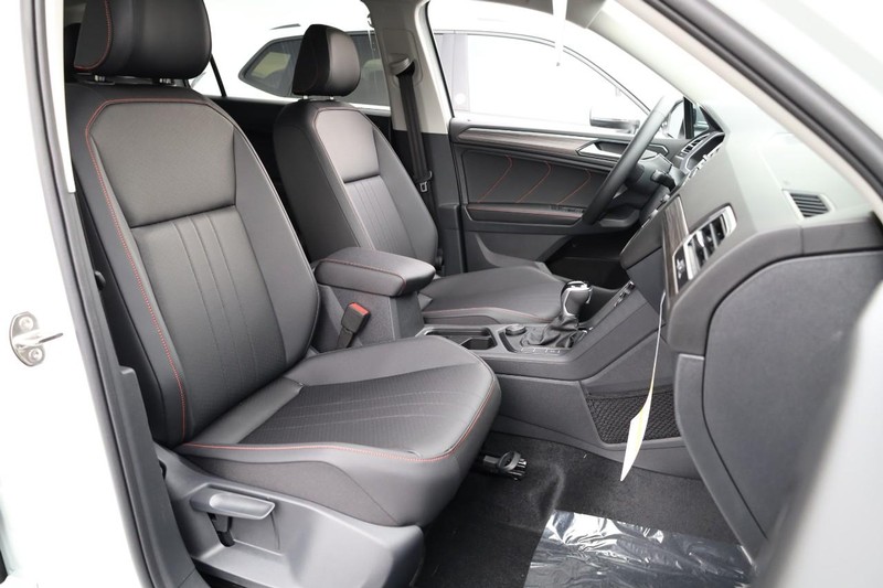 Volkswagen Tiguan Vehicle Image 26