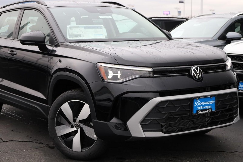 Volkswagen Taos Vehicle Image 03