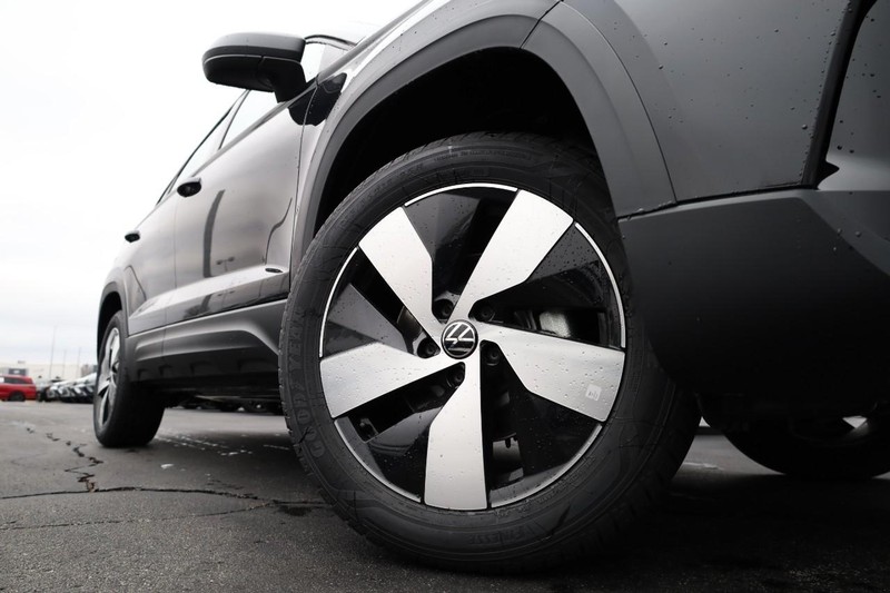 Volkswagen Taos Vehicle Image 04