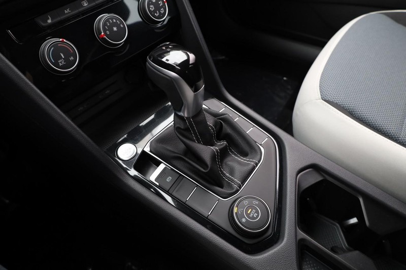 Volkswagen Taos Vehicle Image 16
