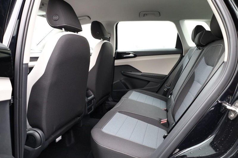 Volkswagen Taos Vehicle Image 21