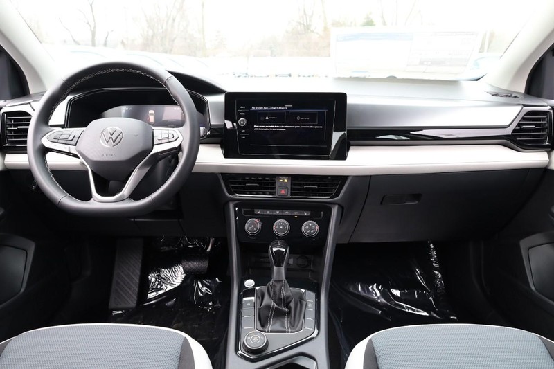Volkswagen Taos Vehicle Image 22