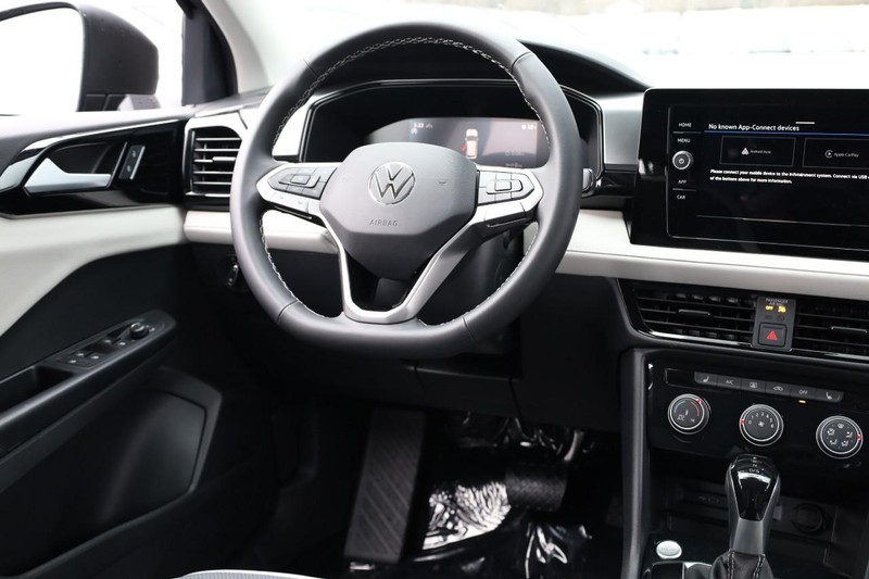 Volkswagen Taos Vehicle Image 23