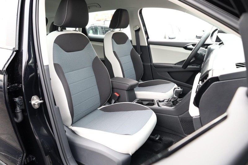 Volkswagen Taos Vehicle Image 24