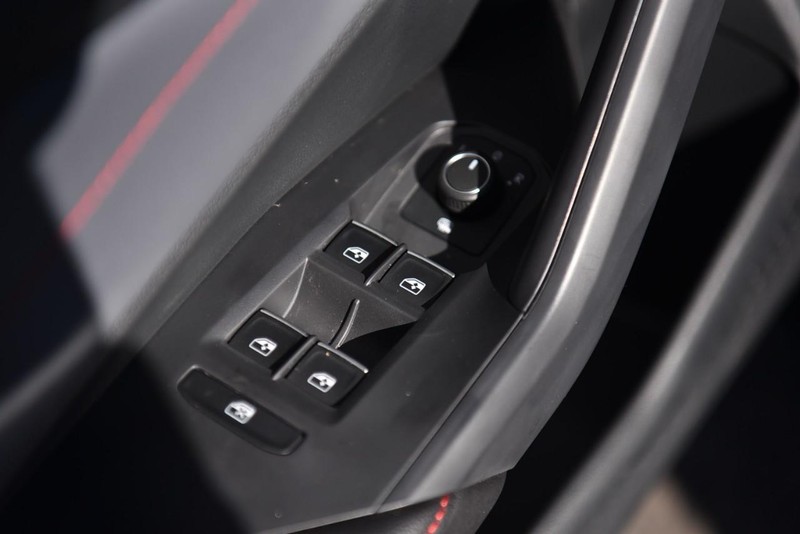 Volkswagen Jetta GLI Vehicle Image 08
