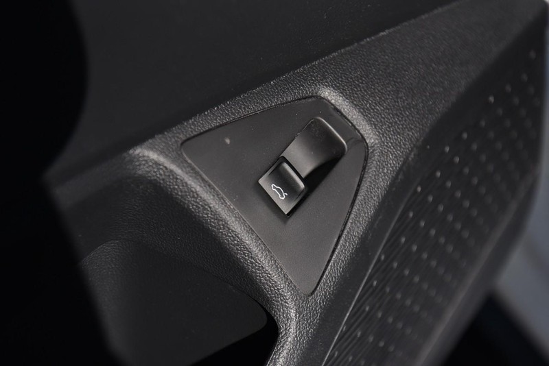 Volkswagen Jetta GLI Vehicle Image 09