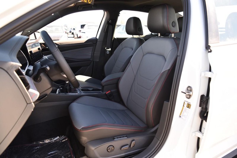 Volkswagen Jetta GLI Vehicle Image 20