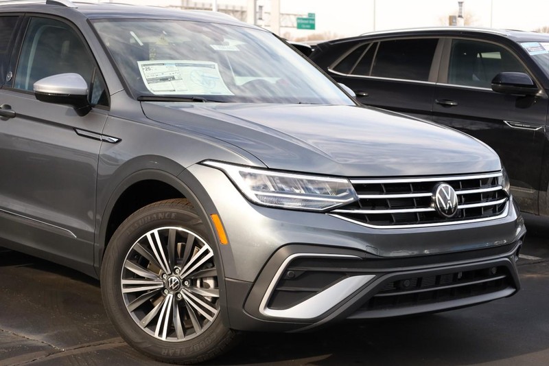 Volkswagen Tiguan Vehicle Image 03