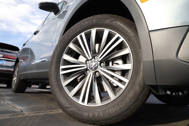 Volkswagen Tiguan Vehicle Image 04